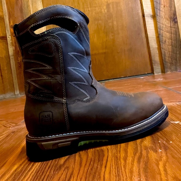 Brand new just out of the box Dan post boots nothing wrong  just wrong size